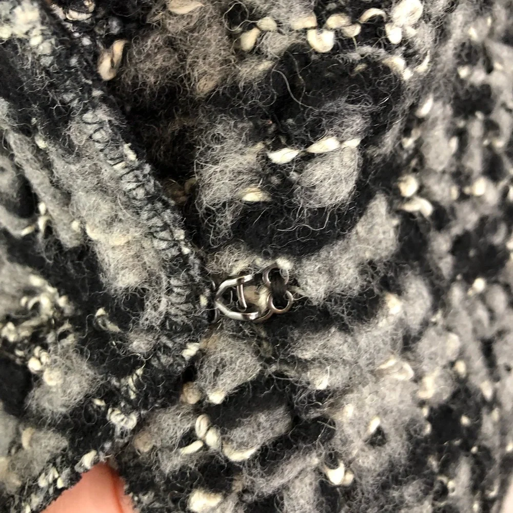 Club Monaco Lilias Boucle Wool Blend Blazer 2 - Picture 4 of 8